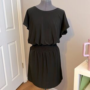 Black short sleeve jersey dress